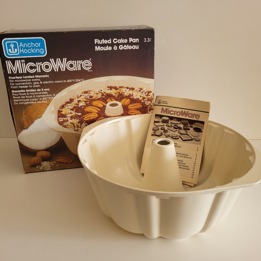 Vintage Anchor Hocking Microware Fluted Cake Pan